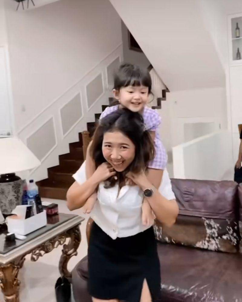 Instagram.com/kikysaputrii